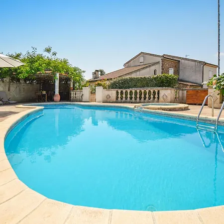 Tatil Evi Lovely In With Outdoor Swimming Pool