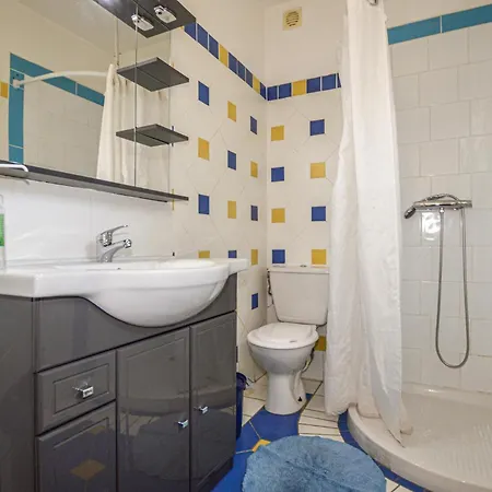 2 Bedroom Gorgeous In Aléria