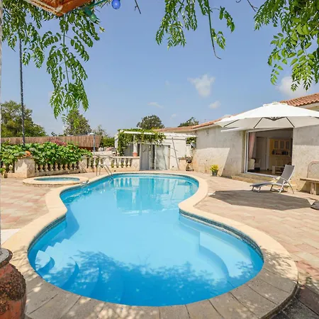 Holiday home Lovely In With Outdoor Swimming Pool