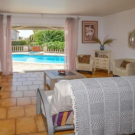 Holiday home Lovely In With Outdoor Swimming Pool